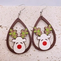 Detalle de pendientes de madera con reno y astas decoradas con bastones de caramelo - Rudolph Gota Marrón (JE0906E)