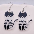 Spooky cat skull acrylic dangle earrings with glitter effect for Halloween parties - Black and White Skeleton Cat Style (JE0889I)