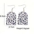 Boucles d'oreilles tendance en acrylique avec motif léopard de baseball sur blanc - Style Arche de Baseball Imprimé Léopard (JE0976D)
