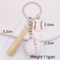 Porte-clés de baseball miniature avec batte en bois et balle de baseball de sport - Style Étiquette Ronde (JE1008C)