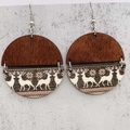 Pendientes de madera navideños con motivos de alce y copo de nieve en acabado de madera natural - Madera Marrón Empalme Alce (JE1017A)