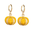 Aros dorados con colgantes de calabaza de esmalte amarillo para estilo de Acción de Gracias - Calabaza 3D Amarilla (JE0660A)