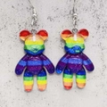 Boucles d'oreilles ours en résine arc-en-ciel avec paillettes et crochet en argent - Effet Arc-en-ciel Superposé (JE1026B)
