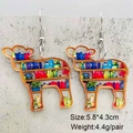 Detailansicht der Schaf-Ohrringe aus Acryl mit buntem Bücherregal-Druck und Maßangaben - Schafform Stil (JE1217G)