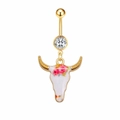 Vue détaillée d'un piercing de nombril doré avec tête de taureau émaillée et fleurs - Style Tête de Taureau Émail Floral Rose Rouge (JE1300H)