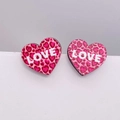Pendientes de corazón de madera rosa con estampado de leopardo y texto Love para San Valentín - Estilo LOVE de Leopardo Rosa Púrpura (JE1199H)