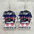 Pendientes patrióticos de madera con diseño de moño despeinado y texto #MERICA EE.UU. - Estilo de Mujer con Moño Desordenado (JE1322B)