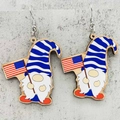 Pendientes de madera con gnomo patriótico y bandera de EE. UU. para el Día de la Independencia - Estilo de Gnomo con Bandera (JE1323C)