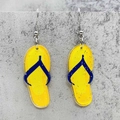Pendientes creativos de chanclas de acrílico amarillo con purpurina y tiras azules - Estilo Chancletas Amarillas (JE1346C)
