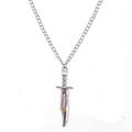 Collier rétro pendentif dague avec gravure Cross Fire pour homme en finition argentée - Style Poignard Gravé (JE1335C)