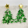 Detailansicht der Acryl-Weihnachtsbaum-Ohrringe mit grünem Glitzer und goldener Sterne - Grüner Weihnachtsbaum Stil (JE1375B)