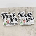 Details von weihnachtlichen Holzohrringen mit Dankestext und festlichem Dekor - Danke-Design (JE1405I)