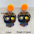 Dettaglio orecchini a teschio in acrilico con dimensioni 5,4cm e peso 5,7g per Halloween - Base Nera Motivo Teschio Multicolore (JE1442B)