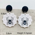 Détail des boucles d'oreilles Halloween en acrylique toile d'araignée, taille 5,8x3,8cm - Toile d'Araignée Blanche avec Araignée Bleue (JE1442E)
