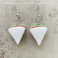 Creatieve Thanksgiving driehoekige taart hanger oorbellen van witte hars met zilveren haak - Meerkleurige Taart Oorbellen (JE1485B)