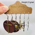 Tre paia di orecchini stile western con croci e raggi di sole su espositore - 3 Paia Per Set / Raggio di Sole e Ciondolo in Legno (JE1311O)