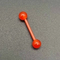 Gros plan sur un bijou de piercing barbell en acrylique orange translucide pour langue - Style Orange Rouge (JE1588L)