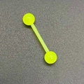 Barbell de langue en acrylique vert fluo avec boules lisses sur fond sombre texturé - Style Vert Fluorescent (JE1588K)