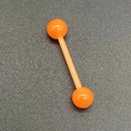 Gros plan sur un bijou de piercing en acrylique orange translucide pour langue ou mamelon - Style Orange (JE1588J)