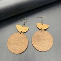 Boucles d'oreilles pendantes géométriques en bois avec texture marron noyer - Style Combiné Géométrique (JE1552A)