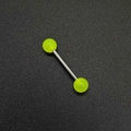 Gros plan sur le piercing en acrylique vert fluo avec barre en acier poli - 1.6*16*5+5mm / Vert Néon (JE1596K)