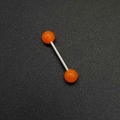 Détail d'un piercing en acier inoxydable avec boules acryliques orange sur fond noir - 1.6*16*5+5mm / Rouge Orangé (JE1596)