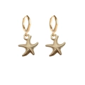 Boucles d'oreilles pendantes étoile de mer dorées avec breloque nautique texturée - Étoile De Mer Gaufrée Dorée (JE1541H)