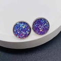 Boucles d'oreilles 12mm en acier inoxydable avec incrustation cristal galaxie - Style Iridescent Bleu Violet (JE1624H)