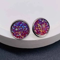 Gros plan de boucles d'oreilles rondes 12mm en acier inox avec paillettes multicolores - Style Pailleté Multicolore (JE1348B)