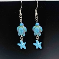Détail des boucles d'oreilles pendantes tortue et étoile de mer et tortue bleu ciel et argent - Style Tortue & Étoile de Mer (JE1626Q)
