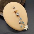 Piercing ombelico con ciondoli stella marina e conchiglia su modello in silicone - Argento-Stella Marina Bianco Crema (JE1618B)