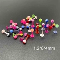Détail macro de piercings labret en barre souple UV 1,2x8x4mm avec têtes colorées à motifs - Clous de Lèvre Variés Style Mixte (JE0244Q)