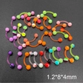 Vue macro de piercings courbés UV colorés 1.2*8*4mm avec motifs rayés pour le corps - Clous de Sourcil Totem Coloré (JE0244S)