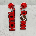 Boucles d'oreilles football en acrylique rouge pailleté avec casque et lettrage - Style Casque de Football à Paillettes Rouge (JE1535B)