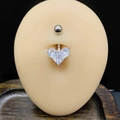 Piercing de nombril en acier avec cœur et zircons AAA brillants, design en argent poli - 1,6*10*5mm / Style Cœur Trois Pierres Argenté (JE1639B)
