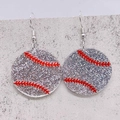 Boucles d'oreilles baseball en acrylique à paillettes argentées avec détails de couture - Style Disque de Baseball à Paillettes Argentées (JE1607A)
