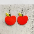 Boucles d'oreilles pommes rouges en bois avec feuille verte et crochets argentés pour profs - Style Pomme Rouge Feuille (JE1271D)