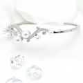Elegant 18k gold wave bangle featuring shimmering zircons and round white pearls - Adjustable / White Gold