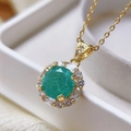 Elegante smaragdgrüne Halskette mit Zirkonia-Doppelhalo in einer Geschenkbox - Smaragd-Stil Anhänger Halskette (85093)