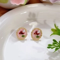 Pendientes ovalados vintage con esmalte rosa, diseño de rosa y perla blanca incrustada - Diseño ovalado de rosas rosas (Primavera 0022)