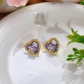 Pendientes de corazón dorado con flor morada y detalles de perla blanca pura - Diseño de Corazón Púrpura con Flores y Perlas Artificiales
