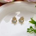 Pendientes de calabaza azul claro con perla blanca y detalle de hoja de ginkgo oro - Estilo de Calabaza Hoja de Ginkgo Perla Artificial Azul Claro