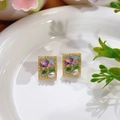 Pendientes dorados vintage con diseños florales y perlas blancas semirredondas - Estilo de Flor de Perla Artificial Rectangular de Esmalte Azul Claro