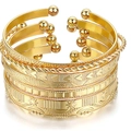 Set di bracciali aperti dorati multistrato con cuore inciso e motivi floreali geometrici - Set da 7 Pezzi (HS2000-5)