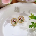 Pendientes vintage ovalados con flor roja y perla en montura dorada - Estilo de Capullo Rojo Ovalado de Esmalte Blanco (Primavera 0021)