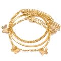 Dettaglio del set di cavigliere dorate con farfalle e catene a strati regolabili - Set Cavigliera con Ciondolo Farfalla e Catena a Serpente Oro a Tre Strati (KME0674)