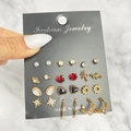 Set di 12 paia di orecchini vintage dorati con perle e strass su scheda di esposizione - HZS1997-23