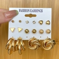 9-teiliges goldfarbenes Ohrring-Set mit Kristallsteckern und Creolen auf Karte - Gold Vielfalt Ohrring-Kollektion (HS0038-2)