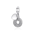 Detalle de dije de corazón en plata S925 con pavé de circonitas y diseño calado - Estilo Combinado de Corazón y Círculo (CYT064)