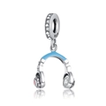 Détail macro du charm casque en argent S925 avec émail bleu et incrustation de cœur - Style Casque Bleu Coeur (CCT289)
